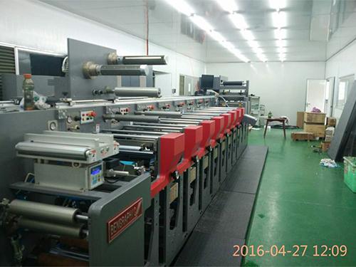 8-цветная флексографская узкорулонная печатная машина